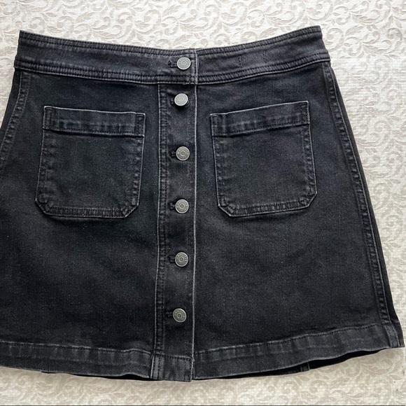 MADEWELL Size 6 Black A-line Mini Skirt w 2 front pockets & front button closure - Picture 2 of 8